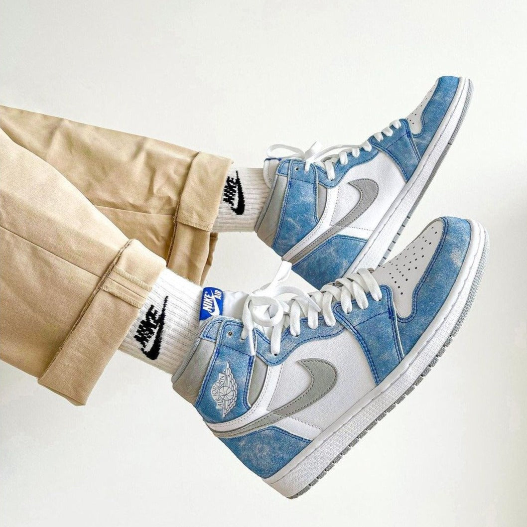 Air Jordan 1 High 'Hyper Royal Smoke Grey'